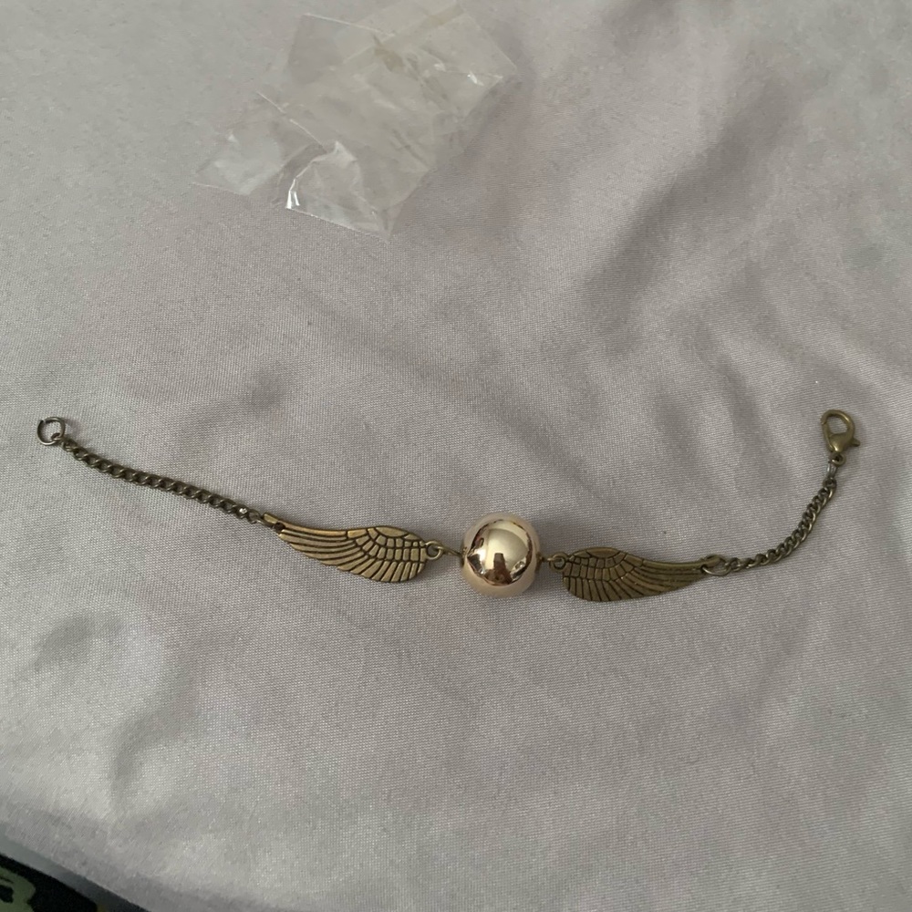 NWOT Harry Potter Quidditch Golden Snitch Pocket Bracelet Charm